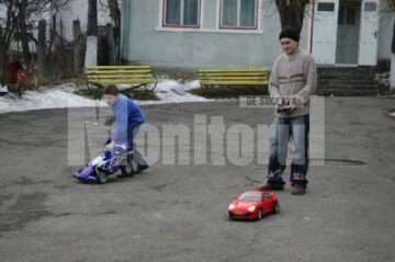 Mai cu seriozitate despre...: Cazul generației ,,homo comuters"...din perspectiva ,,vinovaților"!