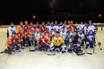 Trofeul memorial „Constantin Sofronie” i-a readus pe gheață pe o parte din foștii sportivi pregătiți de regretatul Ștefan Tomovici