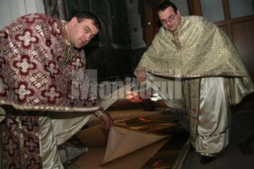 Foi de tablă cu particule de aur