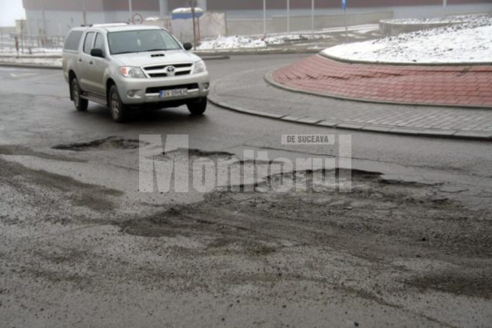 Pe Apa Sâmbetei: Aproape 4 milioane de euro, băgați an de an în gropile din străzile din Suceava
