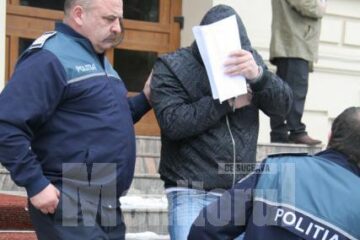 Victor Feraru, la iesirea din Palatul Justitiei, dupa ce judecatori au hotarat extradarea sa