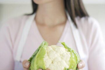 Conopida poate fi consumată și crudă, în salate. Foto: Inspirestock Deluxe