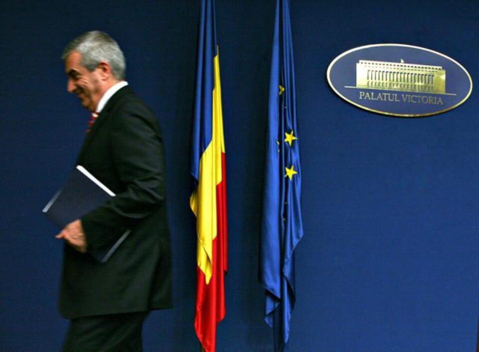 Fostul premier Călin Popescu Tăriceanu este acuzat că și-a transferat, de la Guvern la Parlament, un Audi A6. Foto: MEDIAFAX