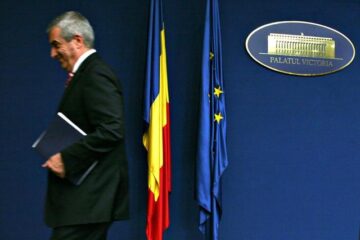 Fostul premier Călin Popescu Tăriceanu este acuzat că și-a transferat, de la Guvern la Parlament, un Audi A6. Foto: MEDIAFAX