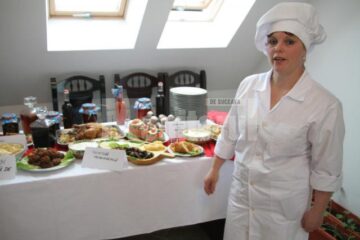 Absolvenții cursului de bucătar au prezentat în fața comisiei de examinare produsele culinare realizate