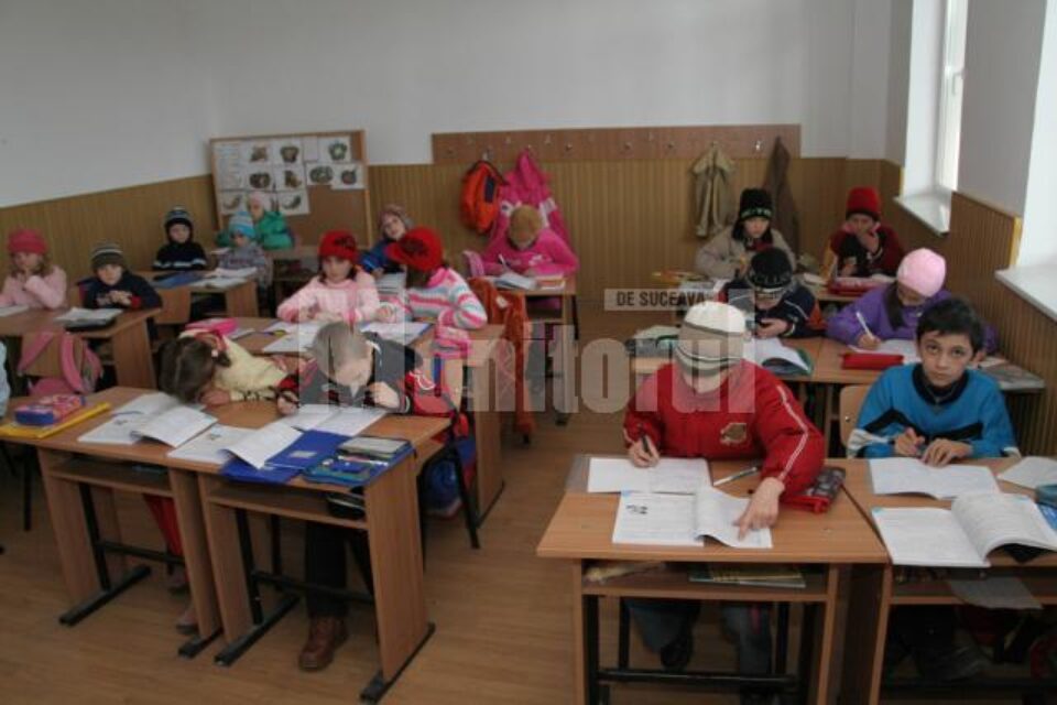 Din nou în bănci: Peste 100 de mii de elevi încep luni semestrul II al anului școlar