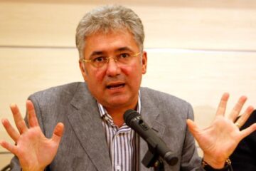 Adriean Videanu a fost sancționat cu trei puncte penalizare și patru puncte amendă în valoare de 240 de lei. Foto: MEDIAFAX