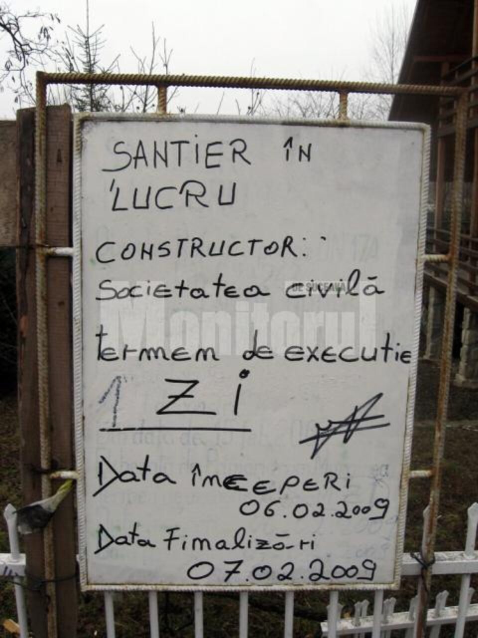Sătenii din Marginea au finalizat construcția podului în numai o zi