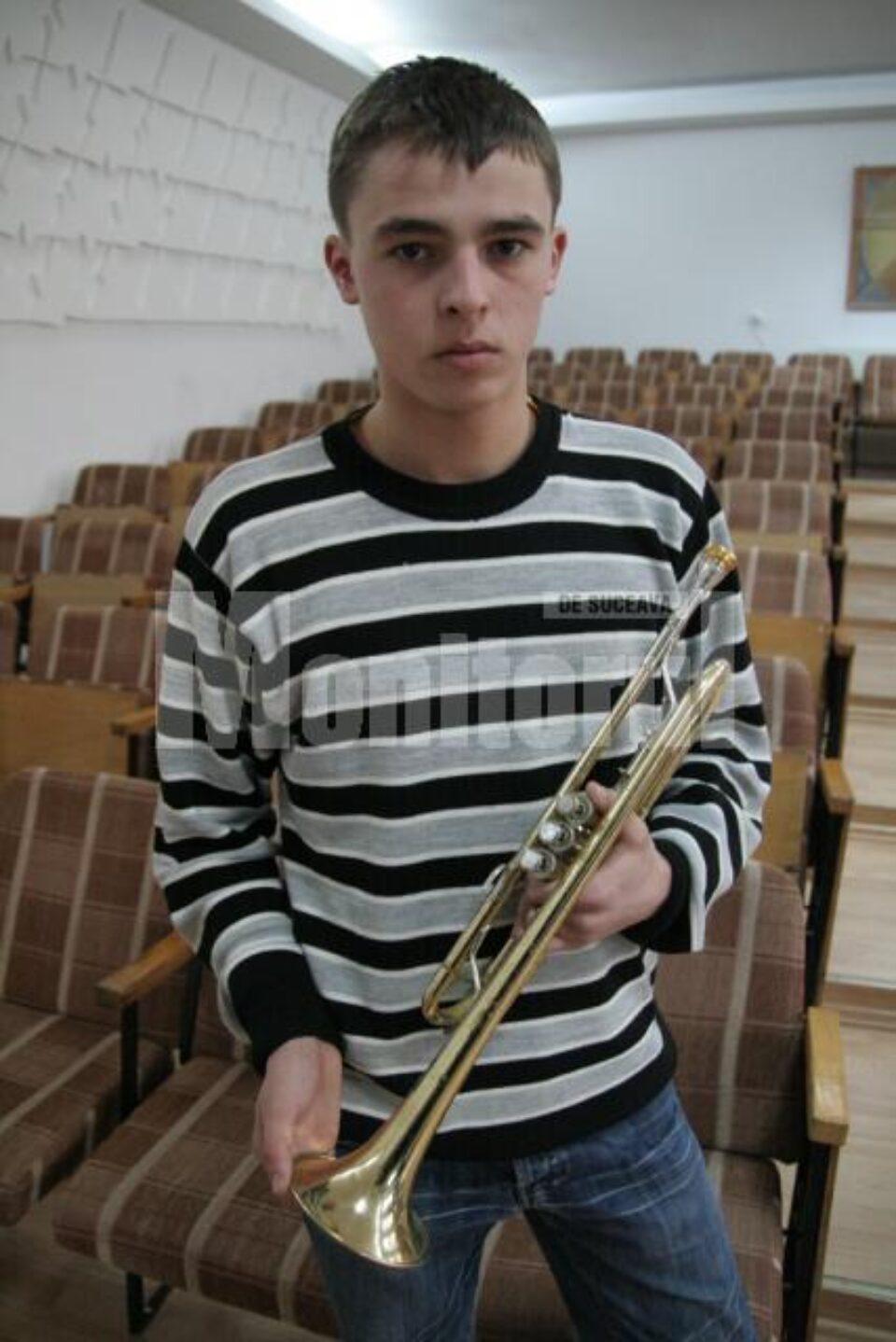 Alin Florin Pavăl are 16 ani și studiază trompeta la Colegiul de Artă Alin Florin Pavăl are 16 ani și studiază trompeta la Colegiul de Artă