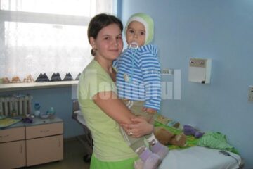 În unele unități sanitare, doar mămicile pot sta internate cu copiii bolnavi