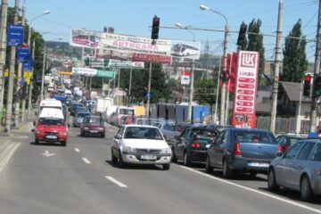 Șoferii din municipiul Suceava sesizează adesea blocaje frecvente în anumite puncte din trafic