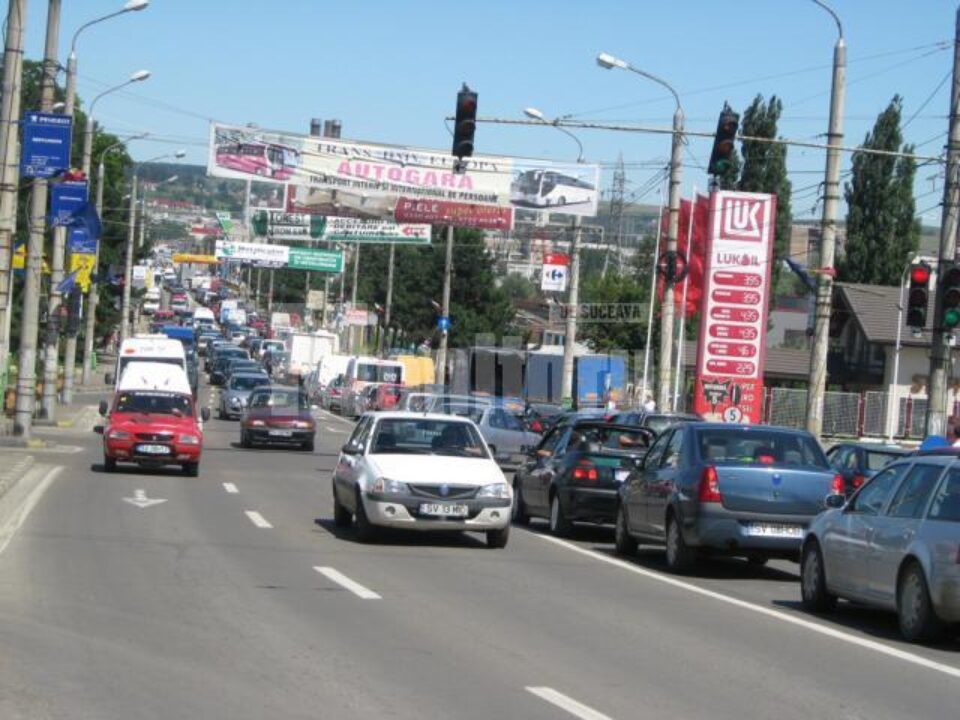 Șoferii din municipiul Suceava sesizează adesea blocaje frecvente în anumite puncte din trafic
