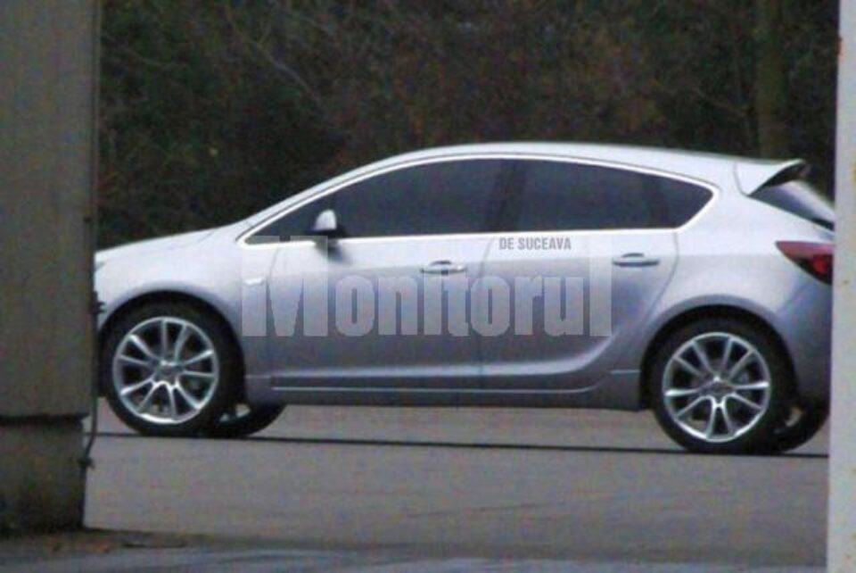 Opel Astra 2010 Foto-spion