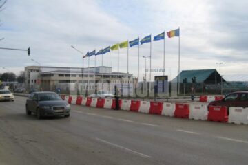 Intrarea la Metro, restricționată cu separatoare de sens