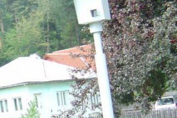 Proiectul de amplasare a radarelor fixe pe cele mai periculoase artere de drum din județ va deveni realitate în câteva zile. Foto: morar.catavencu.ro