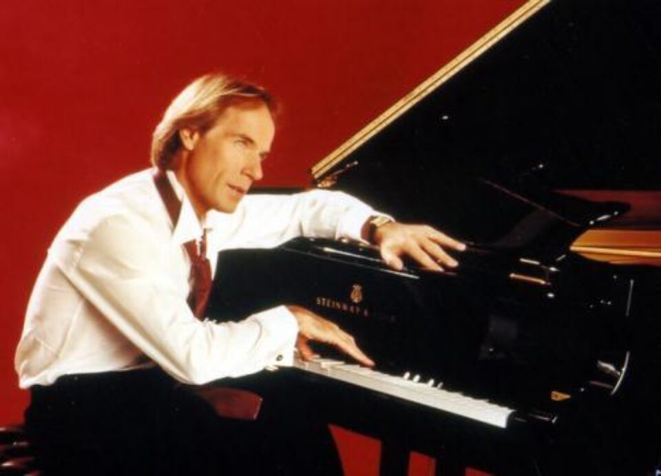 Spectacolul Clayderman, care costă 70.000 de euro, va fi de asemenea acoperit din sponsorizări. Foto: clayderman.co.uk Spectacolul Clayderman, care costă 70.000 de euro, va fi de asemenea acoperit din sponsorizări. Foto: clayderman.co.uk