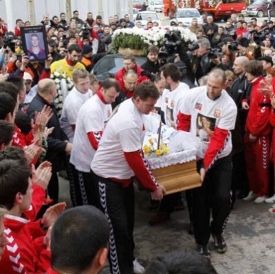 Marian Cozma a plecat în aplauze dintre noi Marian Cozma a plecat în aplauze dintre noi