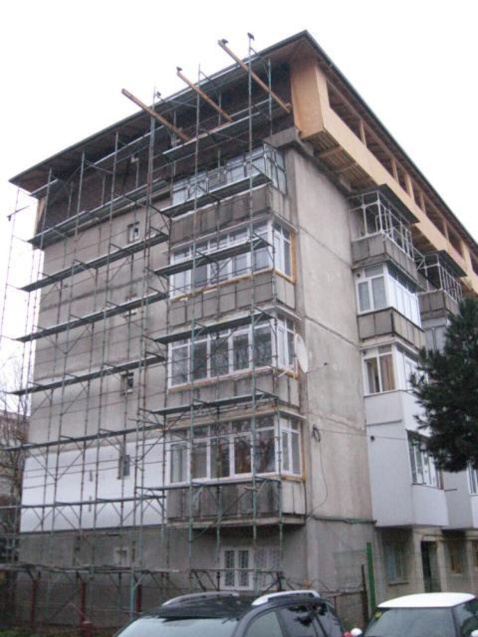 Costurile proprietarilor cu izolarea termică a clădirilor vor scădea. Foto: Cosmin ROMEGA