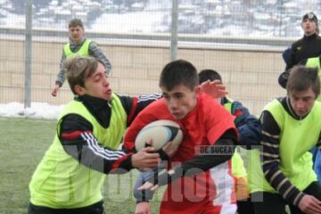 Ediția a doua a Cupei „Iulius Mall” la rugby-tag pentru copii a adus pe terenul sintetic aproximativ 70 de copii și juniori