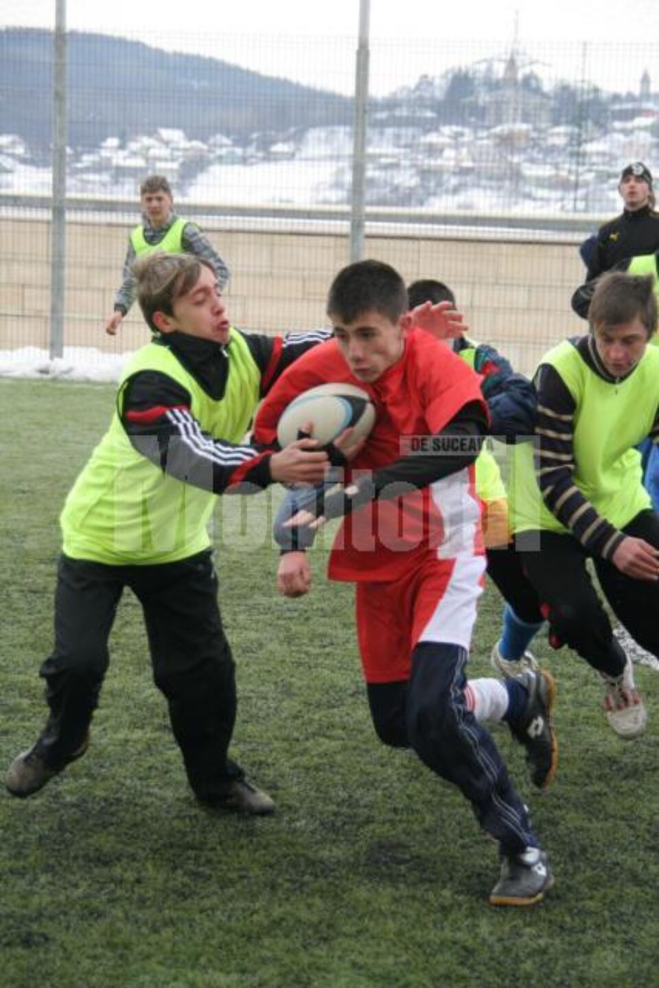 Ediția a doua a Cupei „Iulius Mall” la rugby-tag pentru copii a adus pe terenul sintetic aproximativ 70 de copii și juniori