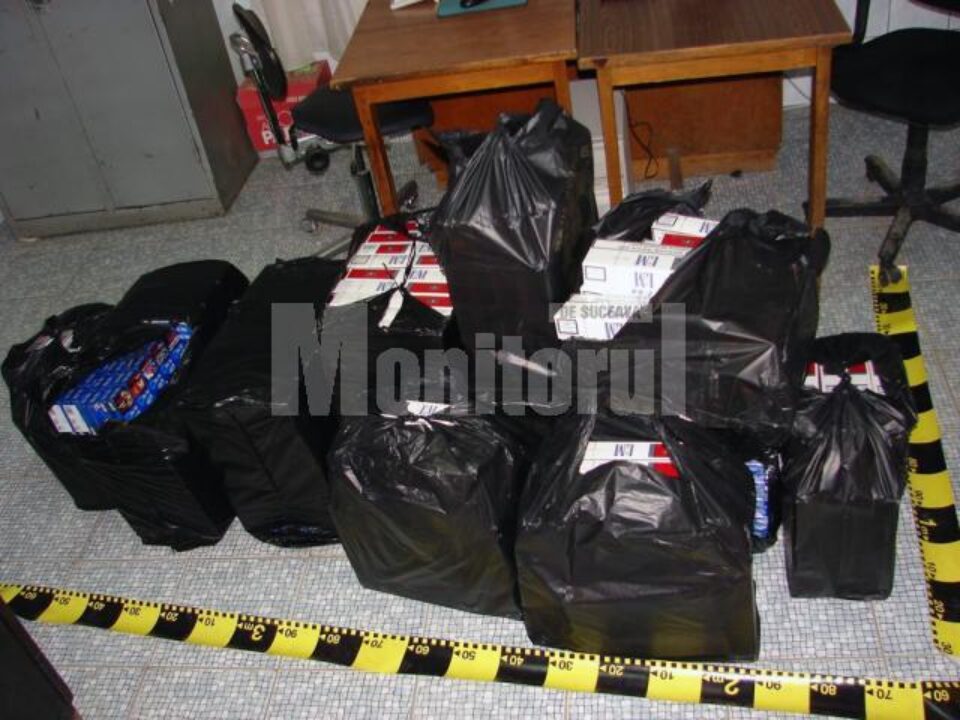 La Burdujeni: 11 saci cu țigări de contrabandă, găsiți în mașina unui botoșănean