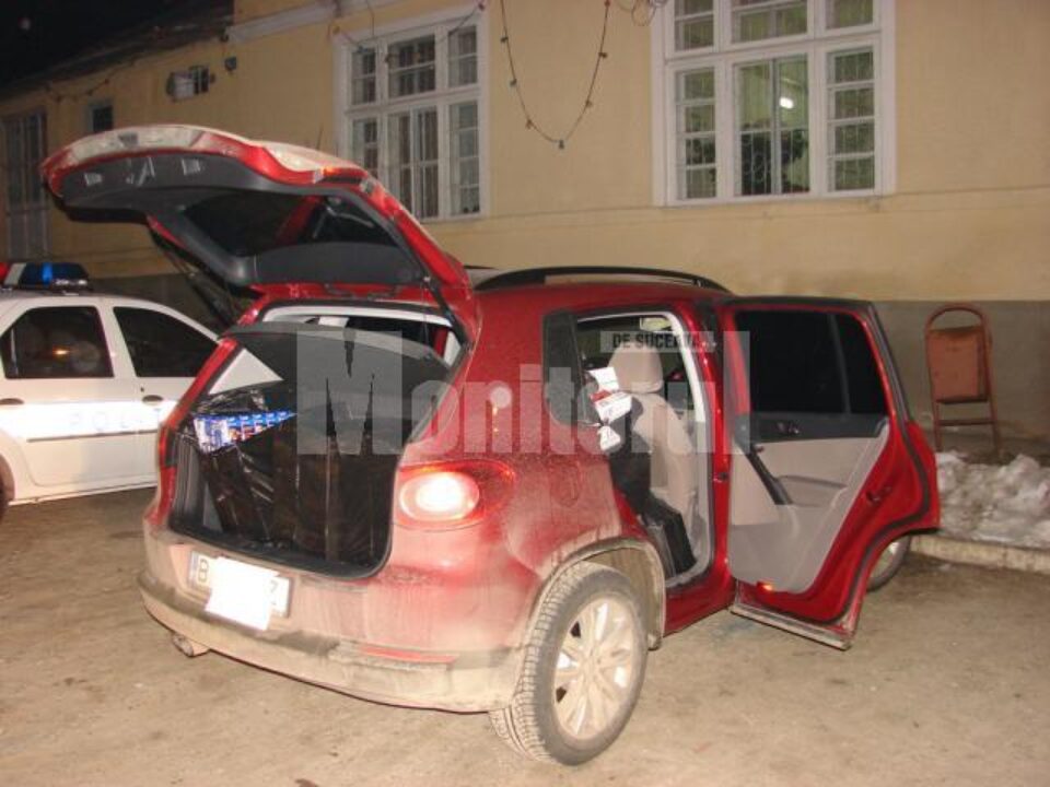 La Burdujeni: 11 saci cu țigări de contrabandă, găsiți în mașina unui botoșănean