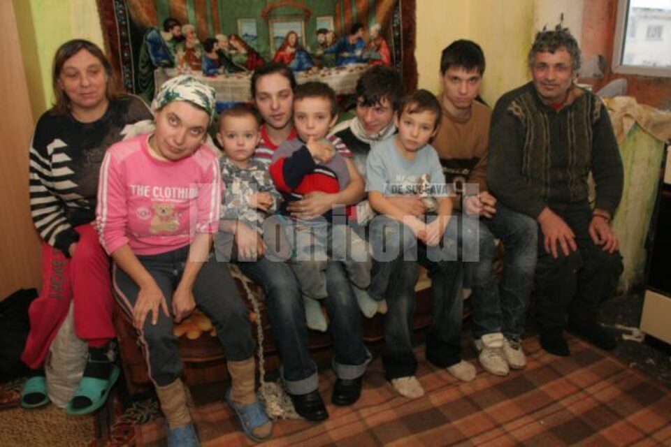 Povară grea: Trei generații, crescute cu mâncarea de la Cantina Săracilor