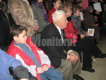 Atenție, începe programul artistic!