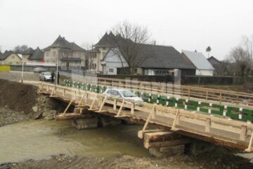 Podul de lemn de la Marginea, construit de săteni într-o singură zi