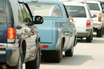 Taxa de poluare auto a fost redusă cu o treime, raportat la valoarea triplată aplicată din 15 decembrie 2008. Foto: ALAMY
