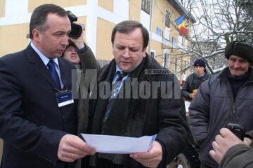 43 de familii din Vicov, Straja și Brodina au primit aragaze și frigidere din partea echipei OMV