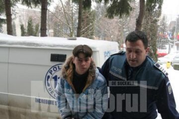 Ieri după-amiază, Ilie Daniel Eminovici a fost dus în fața procurorilor și mai apoi a judecătorilor, cu propunere de arestare preventivă