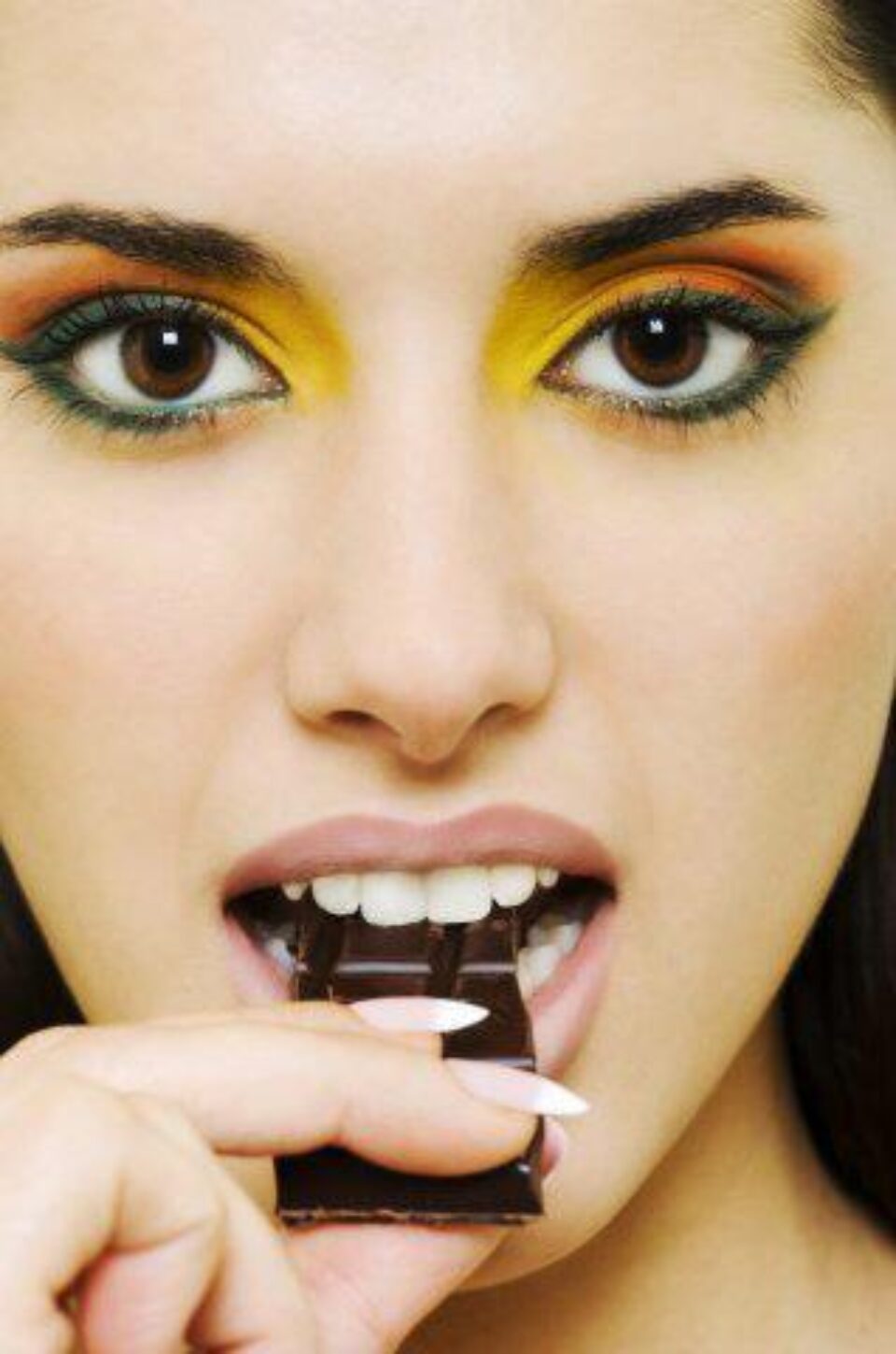 Ciocolata neagră, savoare și sănătate. Foto: Uppa creative Ciocolata neagră, savoare și sănătate. Foto: Uppa creative