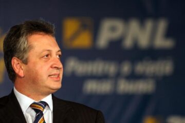 Relu Fenechiu: „Dușmanii PNL nu sunt aici, în sală, ci afară”. Foto: MEDIAFAX