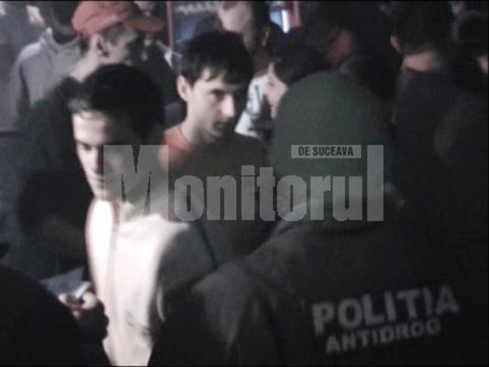 În localurile de noapte, polițiștii au verificat și legitimat peste 280 de persoane