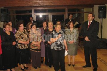 Secretarul de stat în Ministerul Turismului, Corneliu Popovici, alături de membri ai Asociației pentru Turism Sucevița