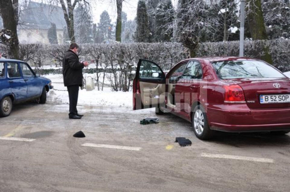 Rădăuți: Viceprimarul și un director, bătuți în fața Primăriei