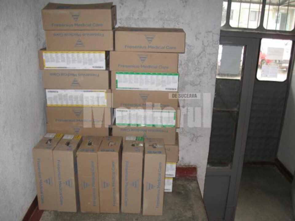 Situație: Consumabile pentru dializă peritoneală, în valoare de 5.000 lei, depozitate într-o scară de bloc Situație: Consumabile pentru dializă peritoneală, în valoare de 5.000 lei, depozitate într-o scară de bloc
