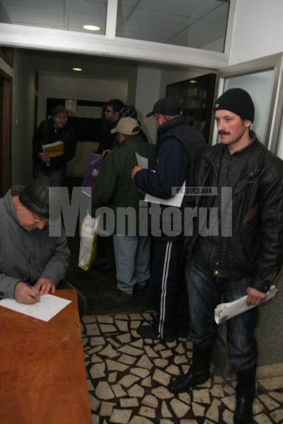 În doar trei zile sucevenii au plătit în contul taxei de poluare auto 1,2 milioane de lei În doar trei zile sucevenii au plătit în contul taxei de poluare auto 1,2 milioane de lei