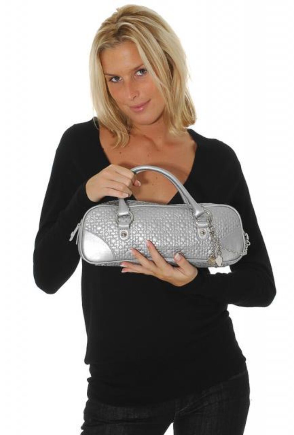 Geanta reprezintă un accesoriu șic. Foto: FashionShopping