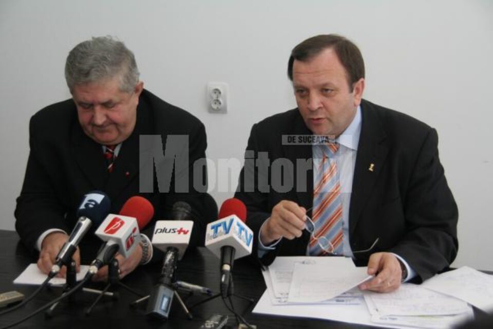 Pretenție: Mîrza îi cere recunoștință lui Flutur pentru proiectele pe care i le-a lăsat moștenire
