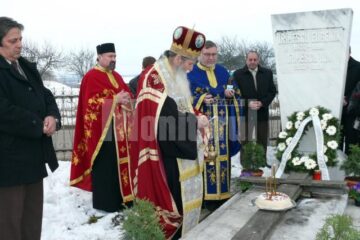Slujbă religioasă oficiată de Î.P.S. Pimen la mormântul Maestrului Ion Irimescu