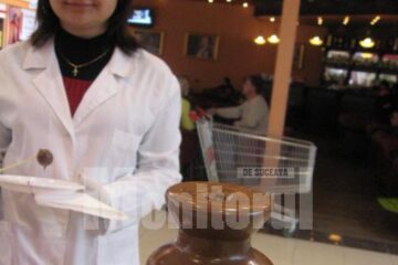 Chiar de la intrare, vizitatorii erau întâmpinați de o fântână cu ciocolată