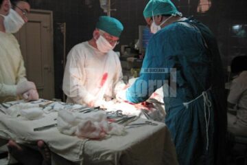 În sala de operație, muzica de calitate îi ajută pe medici să elimine sau să mai diminueze stresul