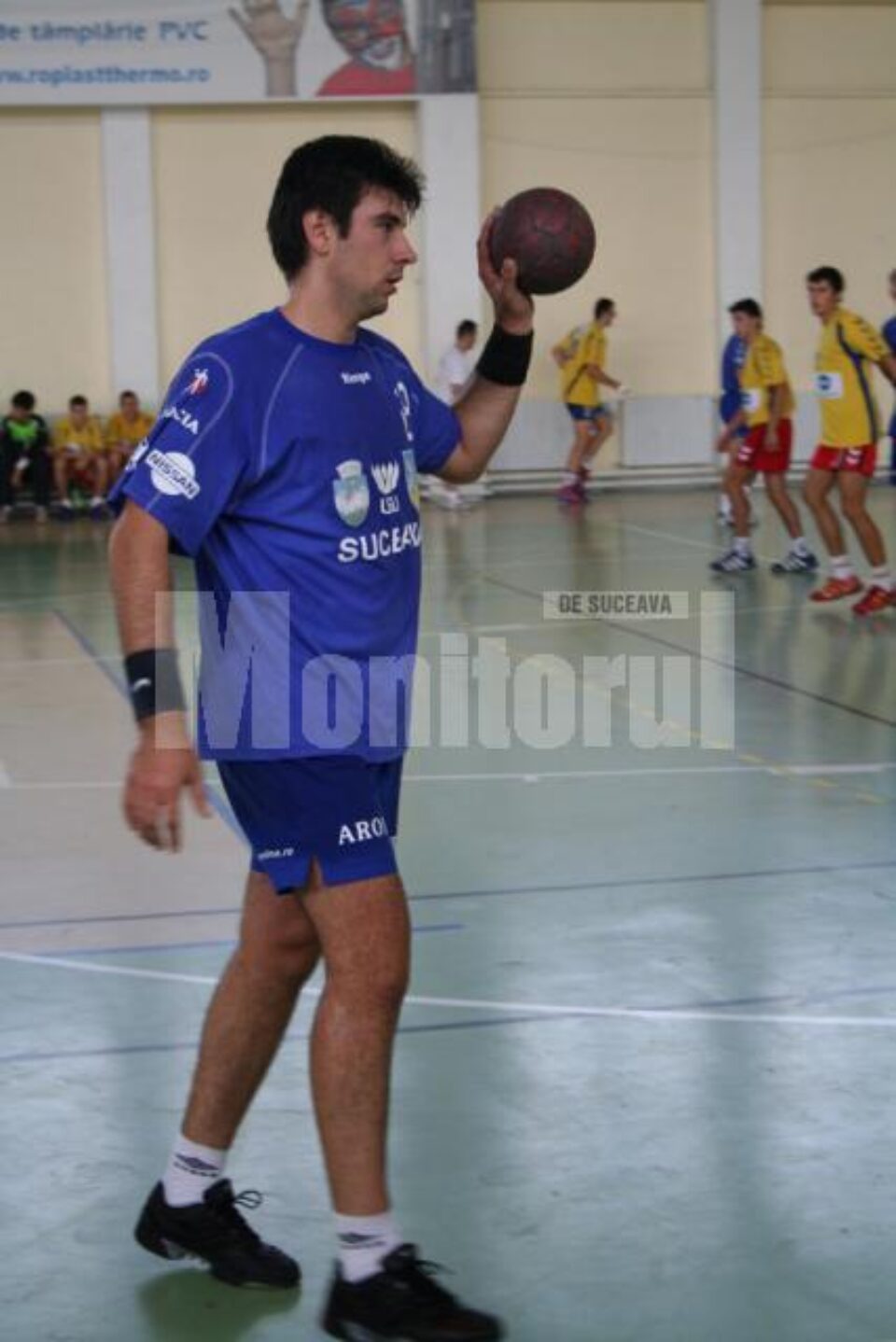 Adomnicăi va reveni pe teren în meciul de azi după cartonașul roșu încasat la Cluj Adomnicăi va reveni pe teren în meciul de azi după cartonașul roșu încasat la Cluj