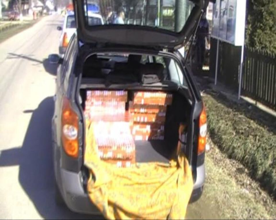 Masina barbatului din Falticeni, burdusita de tigari de contrabanda