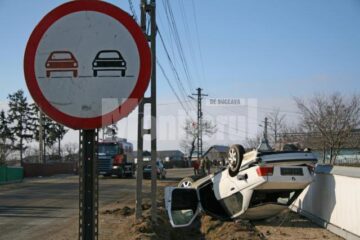 Tânărul care a abandonat mașina avea permisul de conducere suspendat