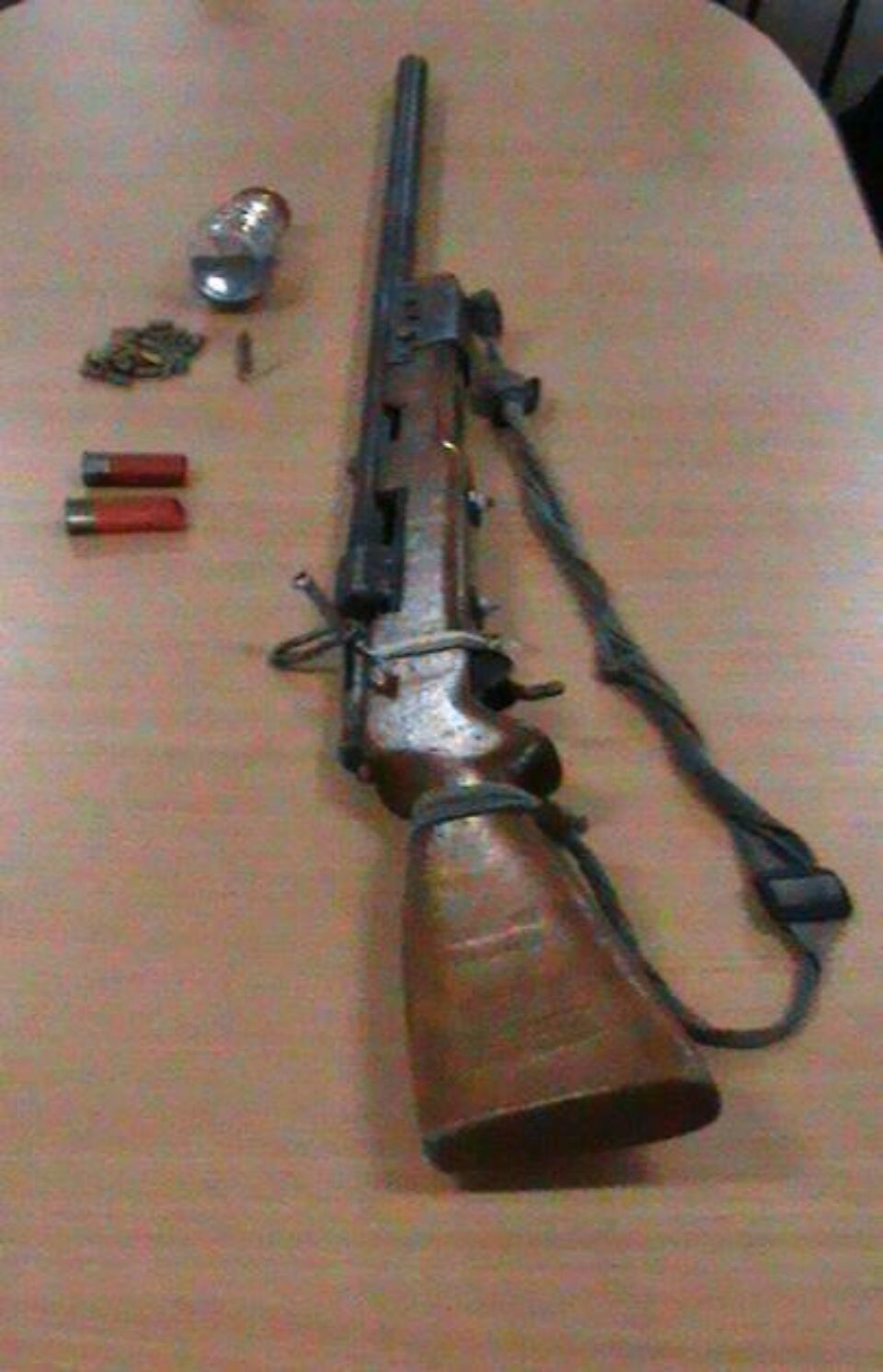 Descindere poliție: Arsenal de vânătoare, confiscat din casa unui bărbat din Slatina