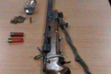 Descindere poliție: Arsenal de vânătoare, confiscat din casa unui bărbat din Slatina