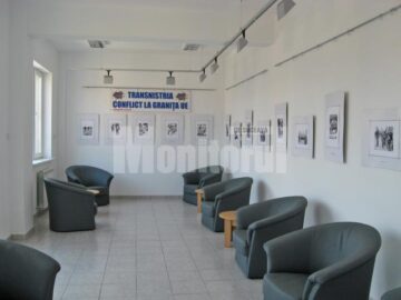 Expoziția din foaierul Auditoriumului „Joseph Schmidt”